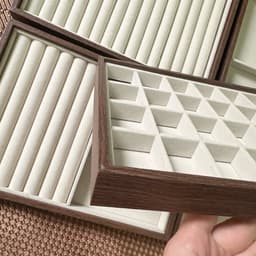 Khay đựng và trưng bày trang sức, phụ kiện, kích thước: 25x18x2,5cm chất liệu gỗ ép gỗ óc chó 4