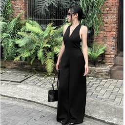 Jump đen cổ yếm dáng dài hở lưng ống rộng vải cao cấp dự tiệc công sở Xukadress 4