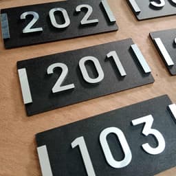 Bảng số phòng, Biển số phòng 20x10 khách sạn / nhà ở / chất liệu alu hợp kim nhôm, bền, có keo dán sẵn . 1