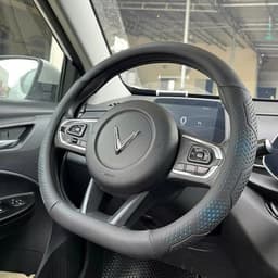 Bọc vô lăng Vinfast VF3, VF5, VFE34, VF6, VF7, VF8, VF9 chất liệu da Nappa 3D mềm mịn và thoáng khí 4