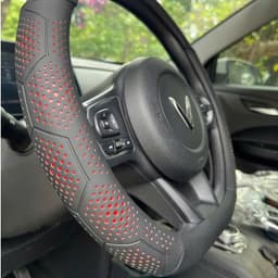 Bọc vô lăng Vinfast VF3, VF5, VFE34, VF6, VF7, VF8, VF9 chất liệu da Nappa 3D mềm mịn và thoáng khí 6