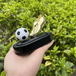Nước hoa xe ô tô chiếc giày vàng quả bóng xoay chạy năng lượng mặt trời thiết kế thể thao cao cấp 8