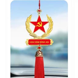 Khánh cờ Đảng treo gương chiếu hậu ô tô mang đến bình an may mắn 5