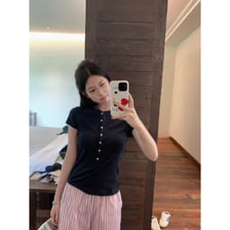 [𝑻𝒉𝒆𝑴𝒂𝒚 x 𝐖𝐆𝐖𝐄] Áo Thun Cổ Trụ Tàu Nữ Ôm Body WG.WE 6328, Áo Thun Nữ Cộc Tay Cổ Tròn Trơn Basic Cài Cúc Cotton Mỏng 7