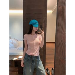 [𝑻𝒉𝒆𝑴𝒂𝒚 x 𝐖𝐆𝐖𝐄] Áo Thun Cổ Trụ Tàu Nữ Ôm Body WG.WE 6328, Áo Thun Nữ Cộc Tay Cổ Tròn Trơn Basic Cài Cúc Cotton Mỏng 6