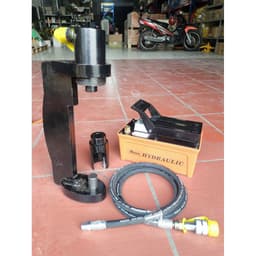 Vam ép càng rotuyn xe tải dùng bơm thủy lực, phù hợp cứu hộ lưu động và sửa chữa tại garage 1