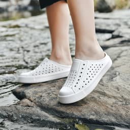 Giày Sục Nhựa Trẻ Em Êm Nhẹ Chống Trượt – Giày Cho Bé Trai Bé Gái Đi Học, Đi Chơi, Đi Biển.SC3 9
