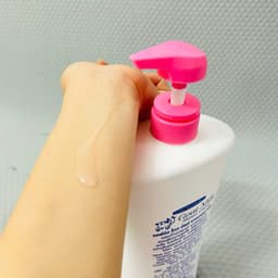 Sữa tắm Dê Goat Milk Thái Lan 1000ml, cấp ẩm và dưỡng trắng da tặng kèm bông tắm 4