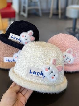 Mũ lông mềm hình thỏ dễ thương cho bé, mũ len bucket phong cách Hàn Quốc, phối chữ Lucky nổi bật, giữ ấm mùa đông 15