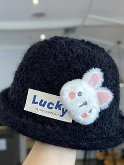 Mũ lông mềm hình thỏ dễ thương cho bé, mũ len bucket phong cách Hàn Quốc, phối chữ Lucky nổi bật, giữ ấm mùa đông 13