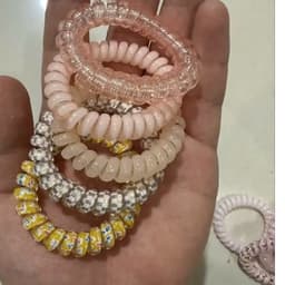 Bộ 6 dây buộc tóc xoắn lò xo nhiều màu sắc, phong cách và tiện dụng cho mọi kiểu tóc. 8
