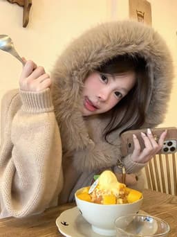 [Sẵn] Áo Len Nữ Dáng Rộng Khóa Kéo Có Mũ Lông Mềm Mịn Phong Cách Hàn Quốc Mặc Đẹp Mùa Đông Chali L06 3