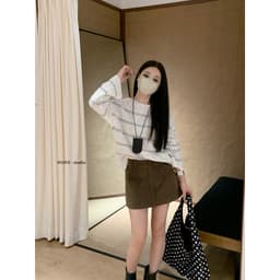 [𝑻𝒉𝒆𝑴𝒂𝒚 x 𝐖𝐆𝐖𝐄] Chân Váy Da Lộn Chữ A WG.WE 7221, Chân Váy Mini Nữ Dáng Ngắn 2 Lớp Màu Nâu Retro 7