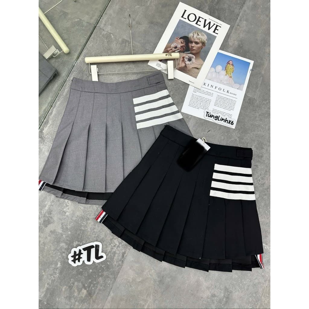 Chân váy Thom vạch xếp ly dáng ngắn SC