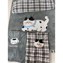 Bộ chăn ga nỉ nhung hình thú đính lông 4 món hoạ tiết thêu nổi 5D với chất vải nỉ mịn,mềm mại và ấm áp hoạ tiết cute 3