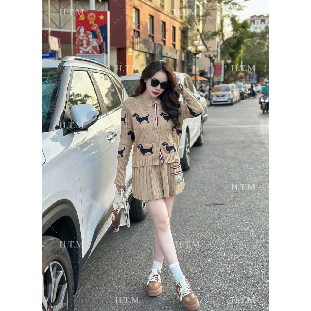 Set bộ len Thom 🐶 áo cdg + chân váy ly kẻ ngang QCCC