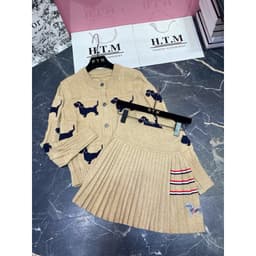 Set bộ len Thom 🐶 áo cdg + chân váy ly kẻ ngang QCCC 3