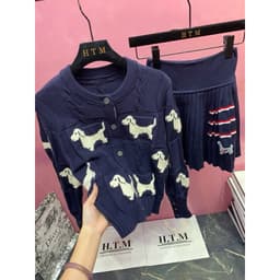 Set bộ len Thom 🐶 áo cdg + chân váy ly kẻ ngang QCCC 6