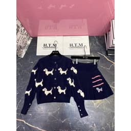 Set bộ len Thom 🐶 áo cdg + chân váy ly kẻ ngang QCCC 4