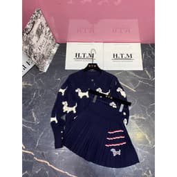 Set bộ len Thom 🐶 áo cdg + chân váy ly kẻ ngang QCCC 5