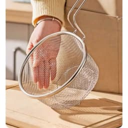 Rổ Lưới Inox "Trụng Rau " Có Tay Cầm Size 18cm – Rổ Lọc Có Tay Cầm Để Chiên Và Nấu Ăn Vớt Mì, Luộc Há Cảo – Inox Dày Bền 3