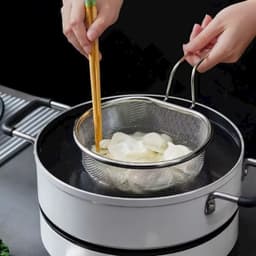Rổ Lưới Inox "Trụng Rau " Có Tay Cầm Size 18cm – Rổ Lọc Có Tay Cầm Để Chiên Và Nấu Ăn Vớt Mì, Luộc Há Cảo – Inox Dày Bền 2