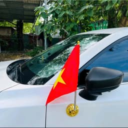Cờ Tổ Quốc gắn ngoài xe ô tô, cờ Việt Nam đế mạ vàng hít chân không gắn Capo trang trí xe ô tô 7