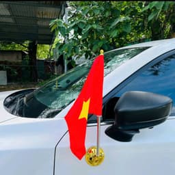 Cờ Tổ Quốc gắn ngoài xe ô tô, cờ Việt Nam đế mạ vàng hít chân không gắn Capo trang trí xe ô tô 3