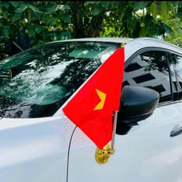 Cờ Tổ Quốc gắn ngoài xe ô tô, cờ Việt Nam đế mạ vàng hít chân không gắn Capo trang trí xe ô tô 1