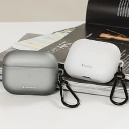 Ốp Case Trong Nhám Mờ SwitchEasy cho Airpods Pro 3, Glaze Case, Kèm Móc Khóa Kim Loại, TPU Nhiệt Dẻo 2