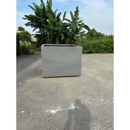 chậu composite vuông 80H60 đúc tay, chân 1 cm 1