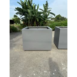 chậu composite vuông 80H60 đúc tay, chân 1 cm 2