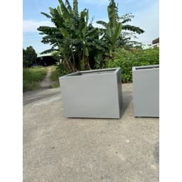 chậu composite vuông 80H60 đúc tay, chân 1 cm 4