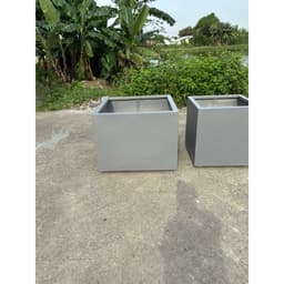 chậu composite vuông 80H60 đúc tay, chân 1 cm 5