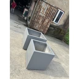 chậu composite vuông 80H60 đúc tay, chân 1 cm 7