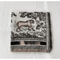 Khăn Choàng Dạ 140x140 Royal Luxury Khăn Quàng Cổ Nữ Cao Cấp, Phong Cách Sang Trọng – Giữ Ấm Mùa Đông 3