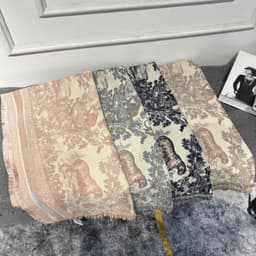 Khăn Choàng Dạ 140x140 Royal Luxury Khăn Quàng Cổ Nữ Cao Cấp, Phong Cách Sang Trọng – Giữ Ấm Mùa Đông 5
