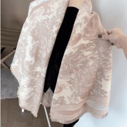 Khăn Choàng Dạ 140x140 Royal Luxury Khăn Quàng Cổ Nữ Cao Cấp, Phong Cách Sang Trọng – Giữ Ấm Mùa Đông 4