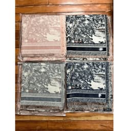 Khăn Choàng Dạ 140x140 Royal Luxury Khăn Quàng Cổ Nữ Cao Cấp, Phong Cách Sang Trọng – Giữ Ấm Mùa Đông 9