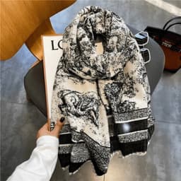 Khăn Choàng Dạ 140x140 Royal Luxury Khăn Quàng Cổ Nữ Cao Cấp, Phong Cách Sang Trọng – Giữ Ấm Mùa Đông 6