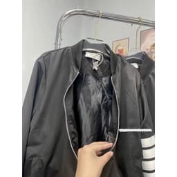 Áo khoác Bomber Thome Thêu 4 vạch Chất liệu gió 2 lớp chống gió cực bền unisex nam nữ Mẫu bomber thome Hot trend 2025 5