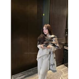 Khăn Choàng Cổ Chất Dạ Mềm Dệt Cao Cấp Giữ Ấm Tốt Dễ Phối Đồ Mùa Đông Phong Cách Thanh Lịch 2