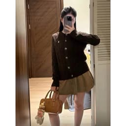 𝟏𝟒𝐚𝐦.𝐬𝐭𝐮𝐝𝐢𝐨 | Áo Khoác Cardigan Len Cổ Tròn Dệt Vặn Thừng Cài Cúc Dài Tay Thêu Logo Ngựa Hàn Quốc 1