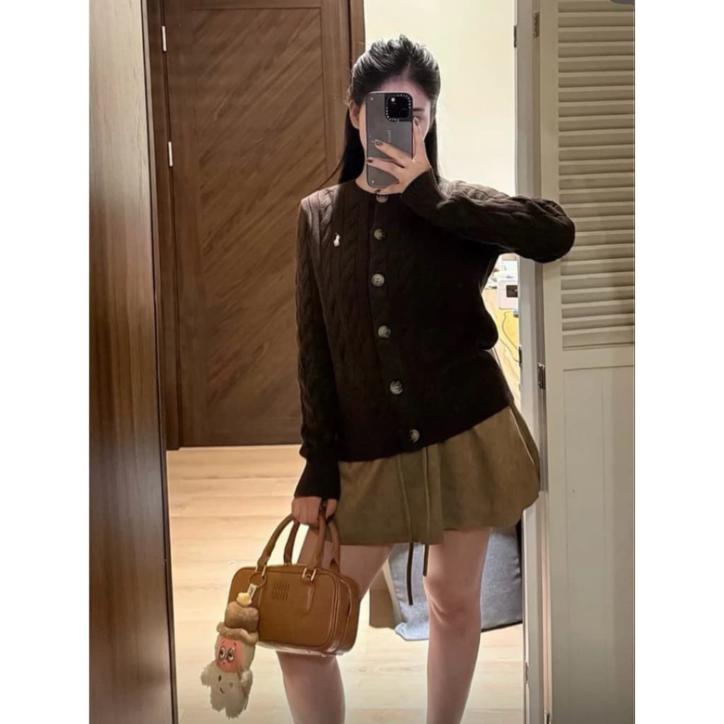 𝟏𝟒𝐚𝐦.𝐬𝐭𝐮𝐝𝐢𝐨 | Áo Khoác Cardigan Len Cổ Tròn Dệt Vặn Thừng Cài Cúc Dài Tay Thêu Logo Ngựa Hàn Quốc