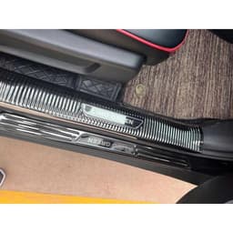 Bộ ốp bậc trong ngoài xe Limo Green vân titan sản phẩm đã có sẵn keo dán chuẩn xe 3