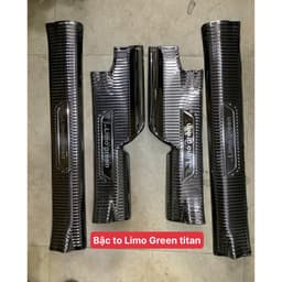 Bộ ốp bậc trong ngoài xe Limo Green vân titan sản phẩm đã có sẵn keo dán chuẩn xe 4