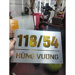 Biển số nhà Màu xước bạc + Alu vàng gương 7