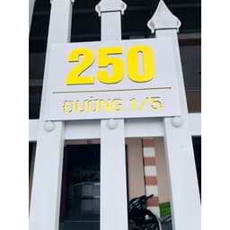 Biển số nhà Màu xước bạc + Alu vàng gương 5