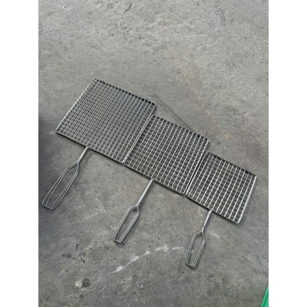 Vỉ kẹp chả, vỉ nướng thịt, vỉ nướng cá inox không gỉ cao cấp, bền bỉ và an toàn cho sức khỏe.