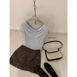 𝑨𝒏𝒏 𝑺𝒕𝒖𝒅𝒊𝒐 [𝑻𝒉𝒆𝑴𝒂𝒚 x 𝐖𝐆𝐖𝐄] Áo Thun Cổ Đổ Nữ Tay Ngắn WG.WE 8835, Áo Thun Trễ Vai Trơn Basic Coton Mềm Co Giãn 7